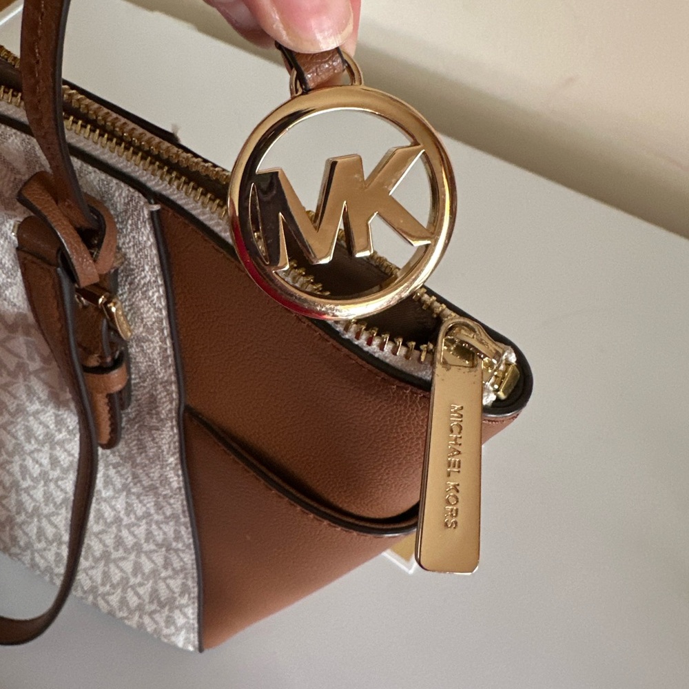 Michael Kors Tan and White Tote Bag - Picture 15 of 15